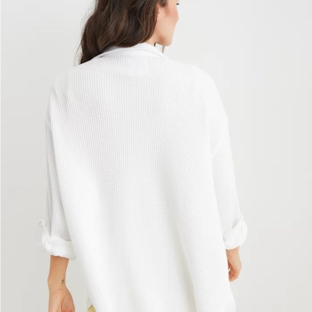 White Button-Up Top - Picture 2 of 3